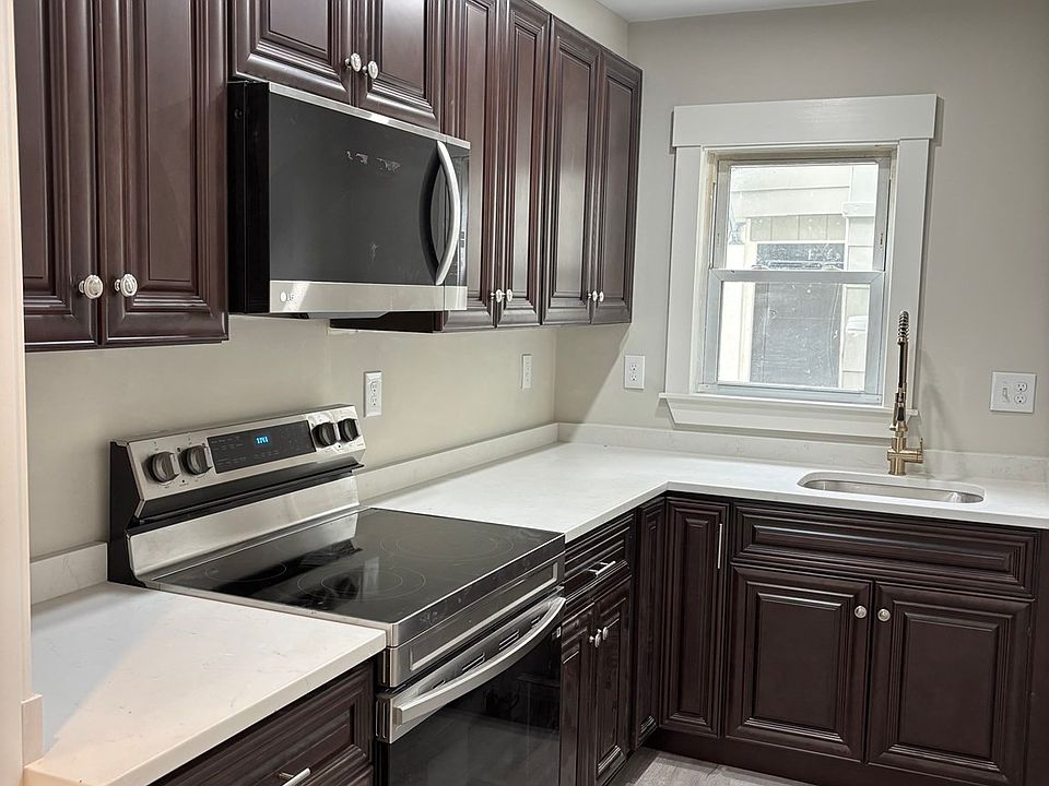 1st image of 22 Pleasant St