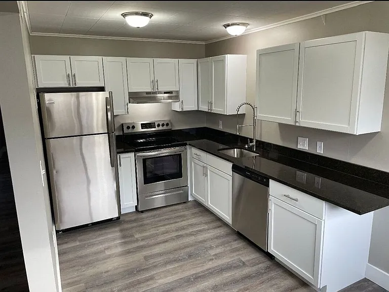 Remodeled Apartments Walking Distance from IU Campus — Photo 6