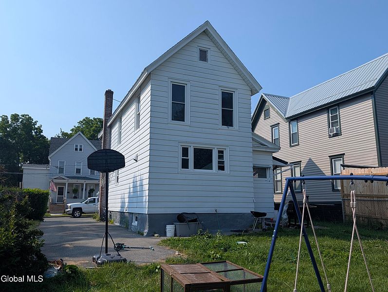 3rd image of 4 Oak Street
