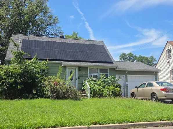 95 Schuyler Dr, Edison, NJ 08817