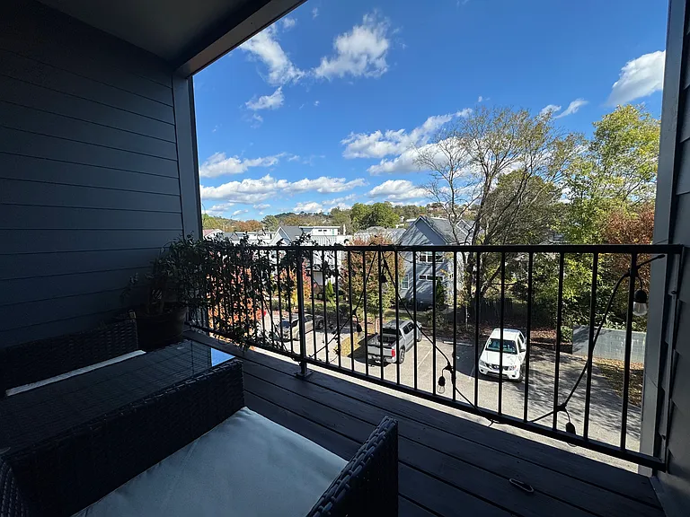 412 Ziegler St — Photo 9