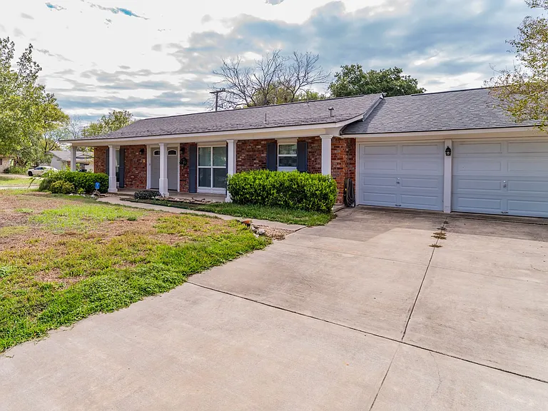 4146 Longvale Dr — Photo 3