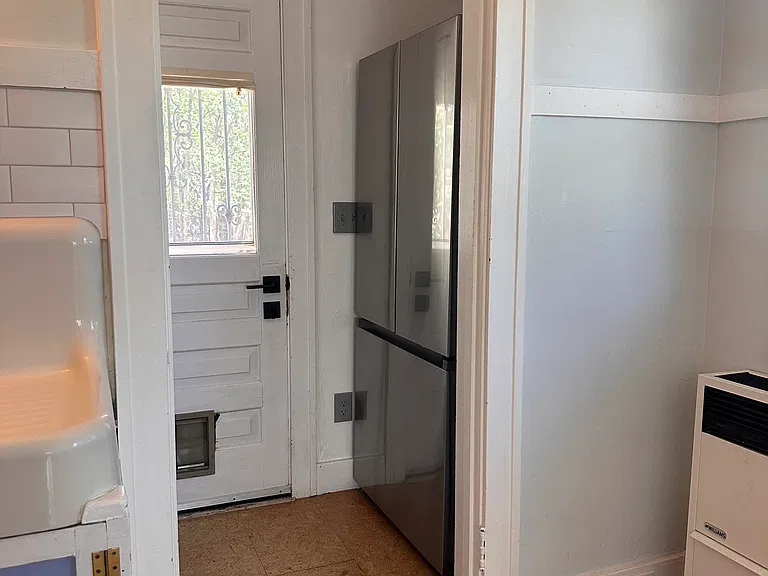 229 E Coronado Rd — Photo 8