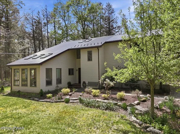 124 Hawk Ln, Canadensis, PA 18325
