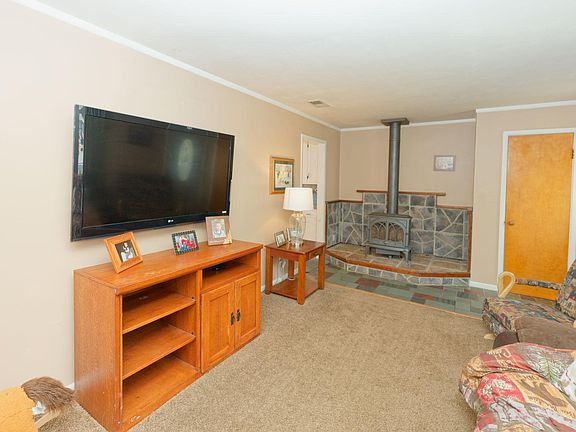 4th image of 4 Hanifin Ave