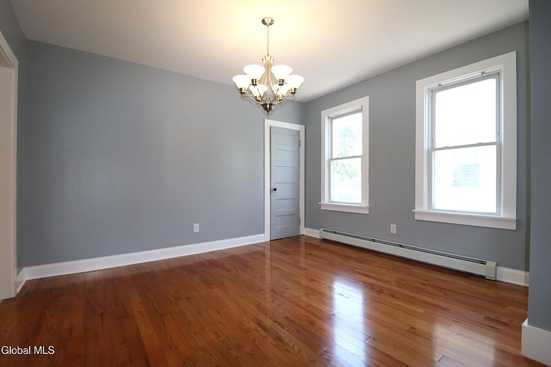 4th image of 417 Eleanor Street
