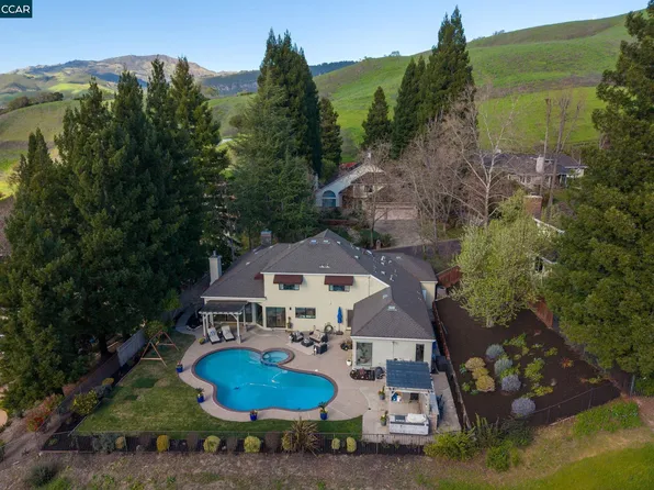4060 Sugar Maple Dr, Danville, CA 94506