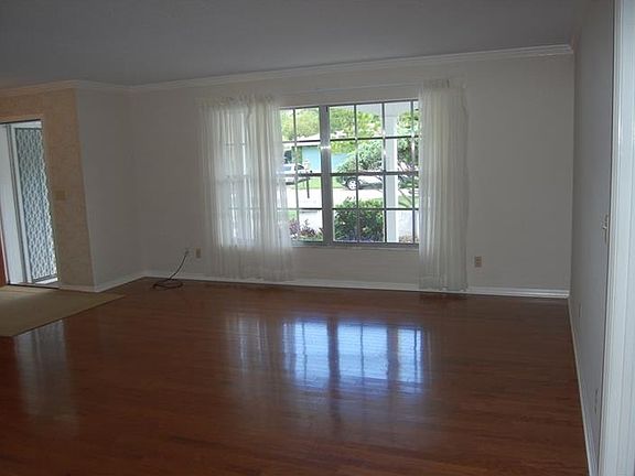 4th image of 4232 Lake Eleanor Dr