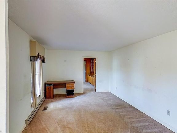 5th image of 211 Bryan St