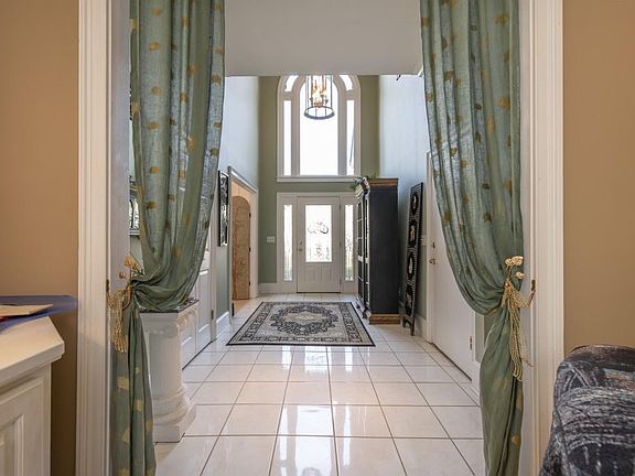 5th image of 215 Brassy Ct