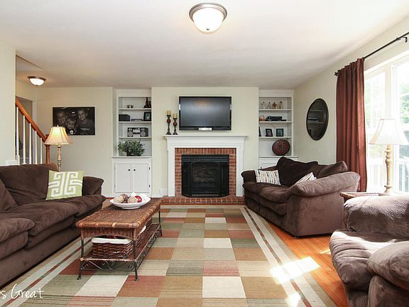 4th image of 2714 Chateau Ct