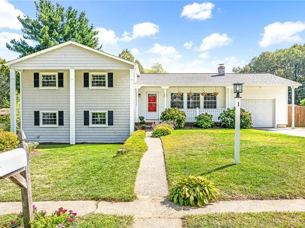 1 Appletown Rd, Smithfield, RI 02828