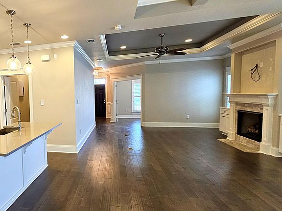 4th image of 8745 Greenridge Ln