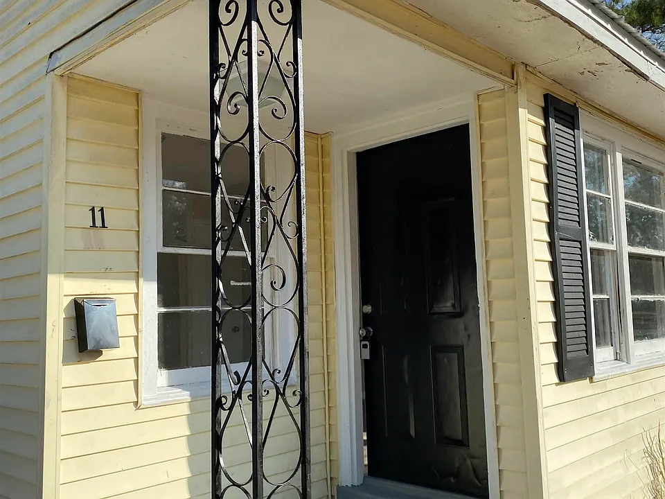 11 Shirley St