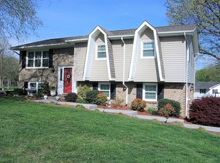 123 Timber Oak Dr, Bristol, VA 24201