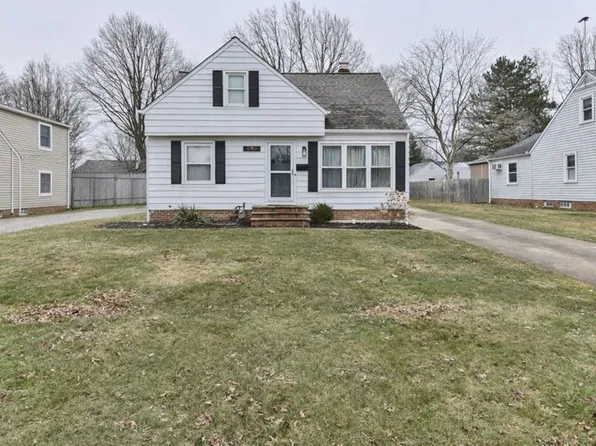 5317 Karen Isle Dr, Willoughby, OH 44094