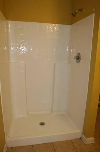 lg shower (also has tub)