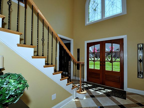 5th image of 2824 Avenue Of The Woods
