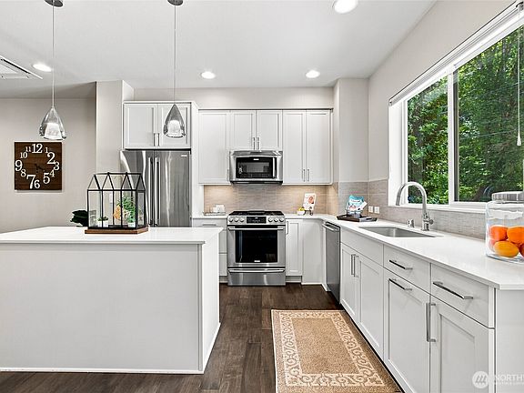 4th image of 1946 Newport Way NW #16