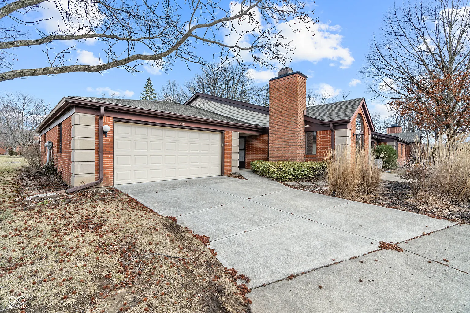 9277 Golden Leaf Way photo 1