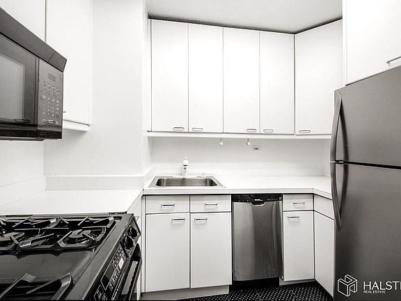 5th image of 300 E 40th St APT 32M