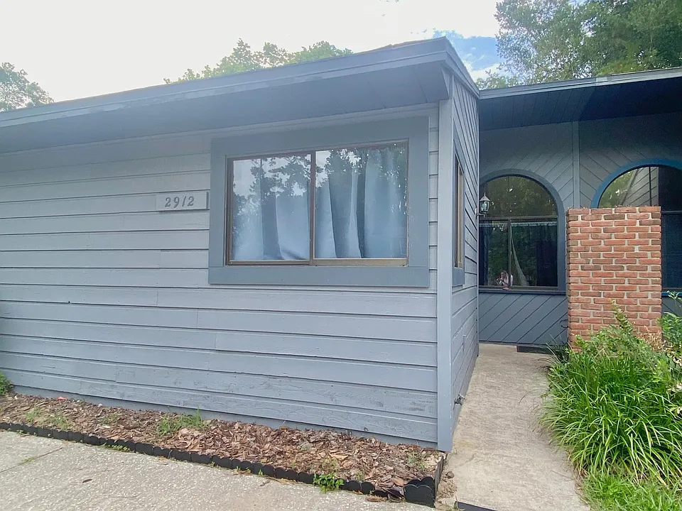 2912 SW 38th Pl