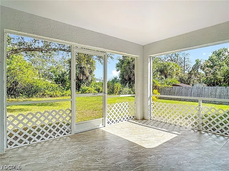 18522 Robinson Ave — Photo 31