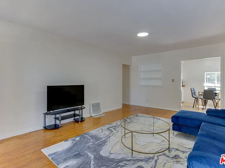 140 S Madison Ave — Photo 3