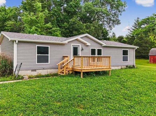 802 Reynolds Dr, Charleston, IL 61920