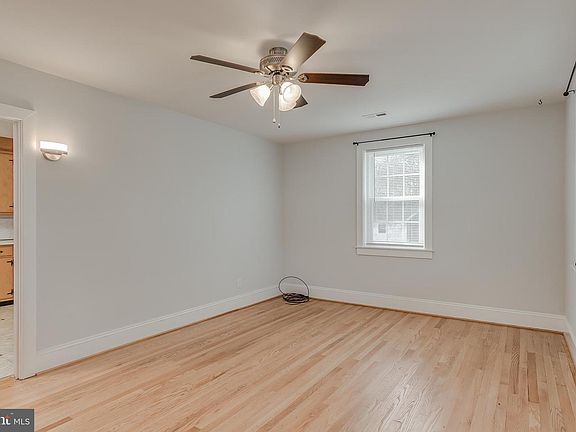 3rd image of 21423 Leiter St