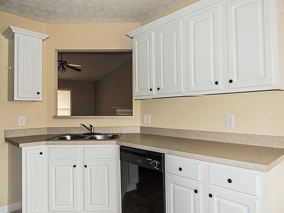 5th image of 725 Chatham Park Dr