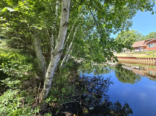 21 Waterway Ct, Houghton Lake, MI 48629