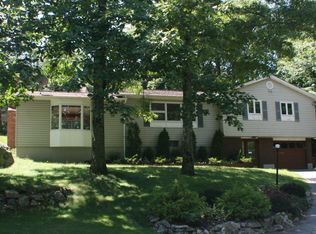 4 Oak Ct, Highland Lakes, NJ 07422