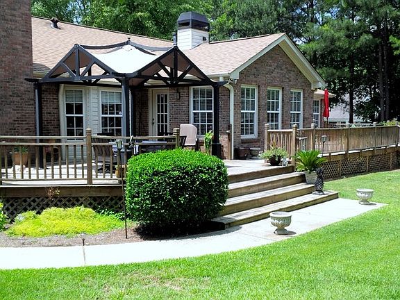 2nd image of 303 Richmond Cir