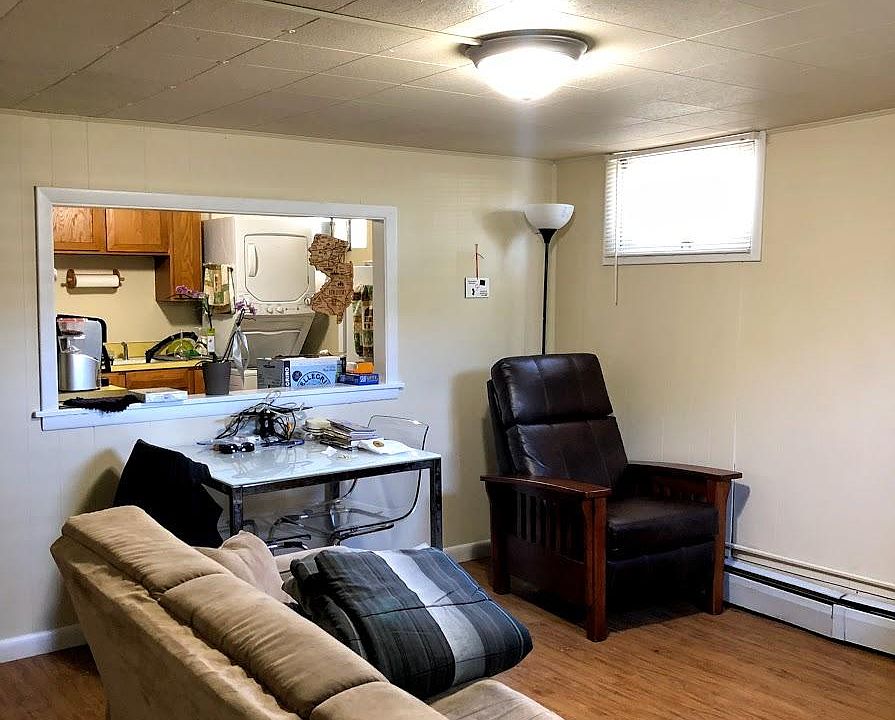 2nd image of 565 1/2 9th St #Basement