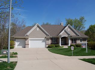 6614 Cottage Hill Ct NE, Cedar Rapids, IA 52411