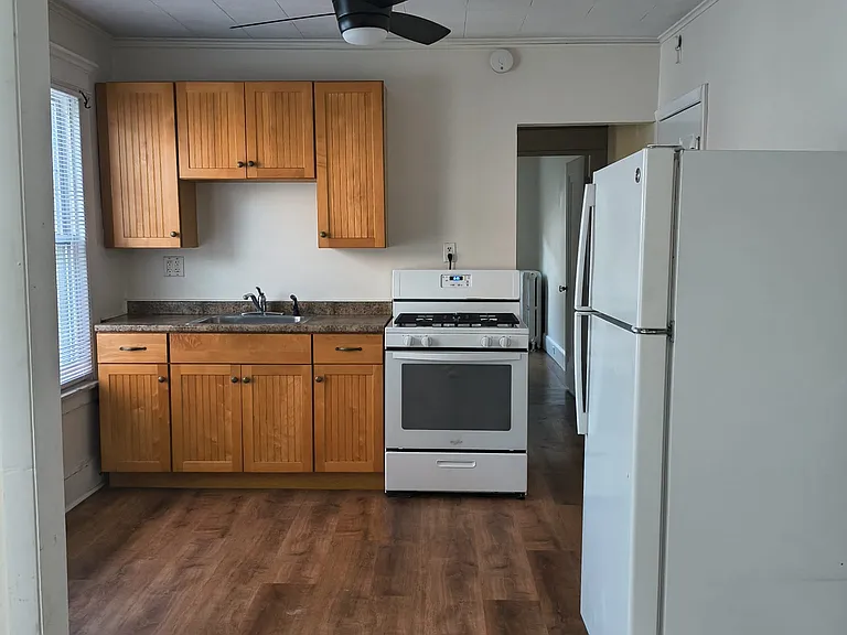 160 Main St — Photo 13
