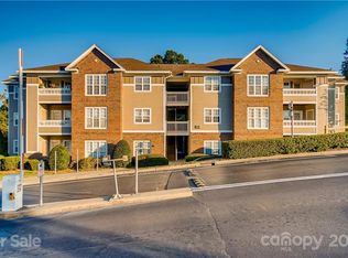 9909 Campus Walk Ln, Charlotte, NC 28262