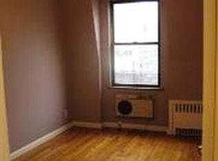 256 10th Ave APT 4, New York, NY 10001