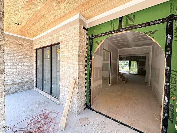 5th image of 3422 Redbud Ln