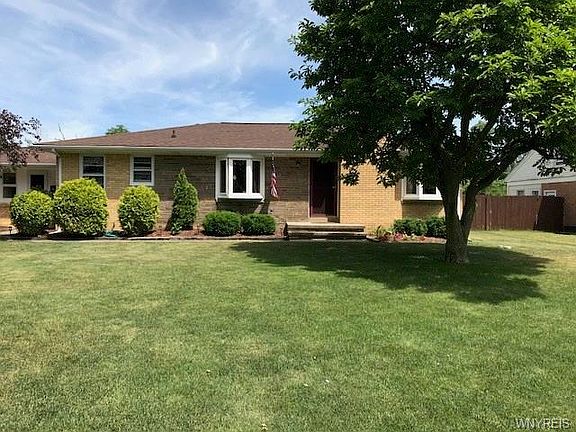 2nd image of 142 Oakwood Dr
