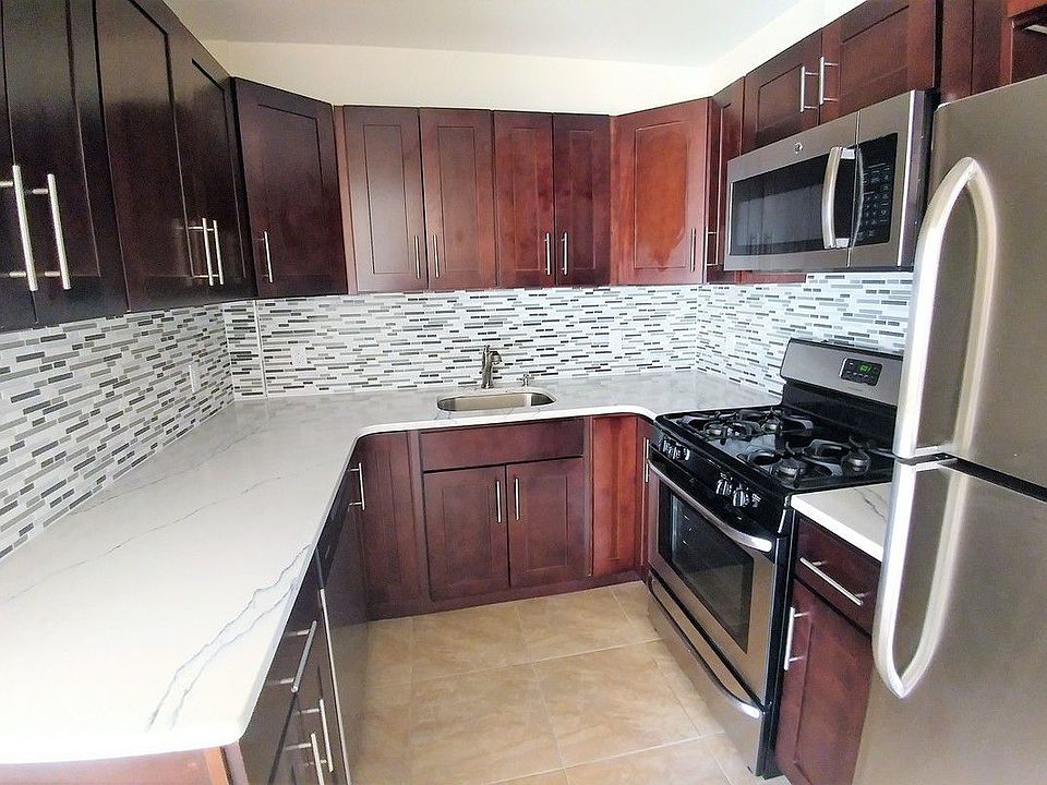 1st image of 76 Coffey St #3