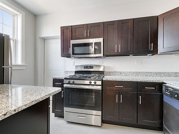 4th image of 6100 N Winthrop Ave #1110