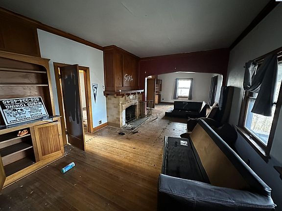 3rd image of 960 NE Maple St
