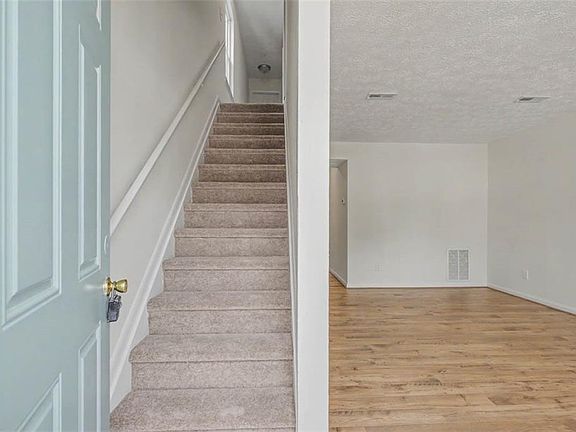 5th image of 641 Ridgeway Ave