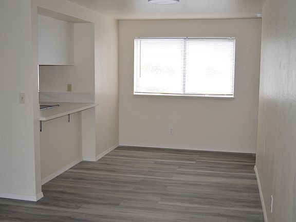 4th image of 929 N 105th St #B