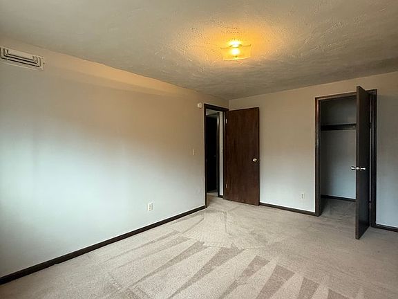 4th image of 6917 Military Ave #4