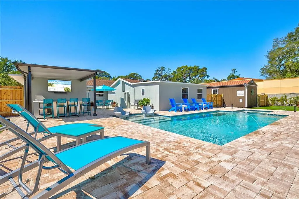 4 bed, 3.0 bath, 2445 sqft, $10,000 — Photo 2