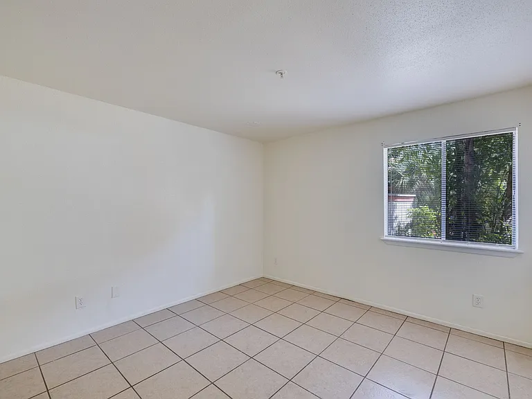 2865 Winkler Ave #401 — Photo 8