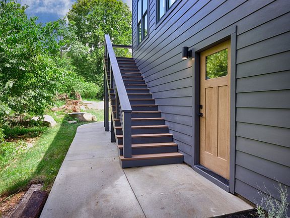 5th image of 320 Park St